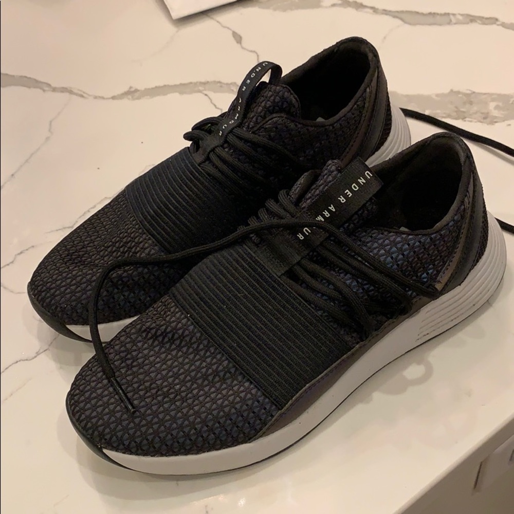 Under Armour, reflective tennis shoes, 7,5